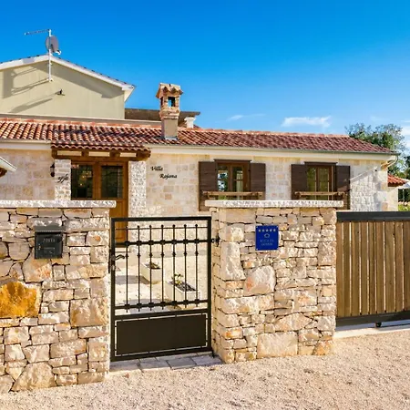 Rajana For 14 Persons With Kids Playground & Pool Heating In Istria Svetvinčenat