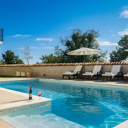 Rajana For 14 Persons With Kids Playground & Pool Heating In Istria *