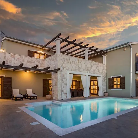 Rajana For 14 Persons With Kids Playground & Pool Heating In Istria *