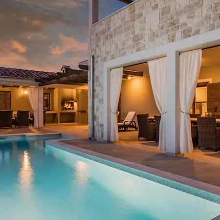 Rajana For 14 Persons With Kids Playground & Pool Heating In Istria * Svetvinčenat